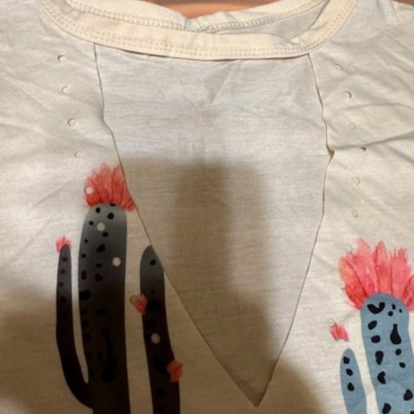 Cream Top with Cactus - Picture 4 of 10